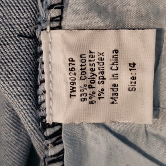 Fashion Nova Slimming Petite Belted Jeans 16P, 18P - Picture 7 of 9